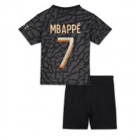 Fotballdrakt Barn Paris Saint-Germain Kylian Mbappe #7 Tredjedraktsett 2023-24 Kortermet (+ Korte bukser)